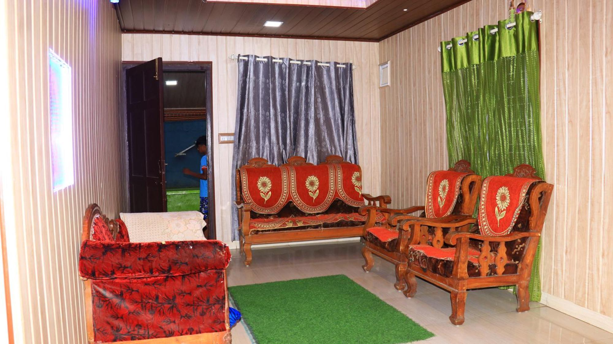 Navaneeth Homestay Devikolam Buitenkant foto